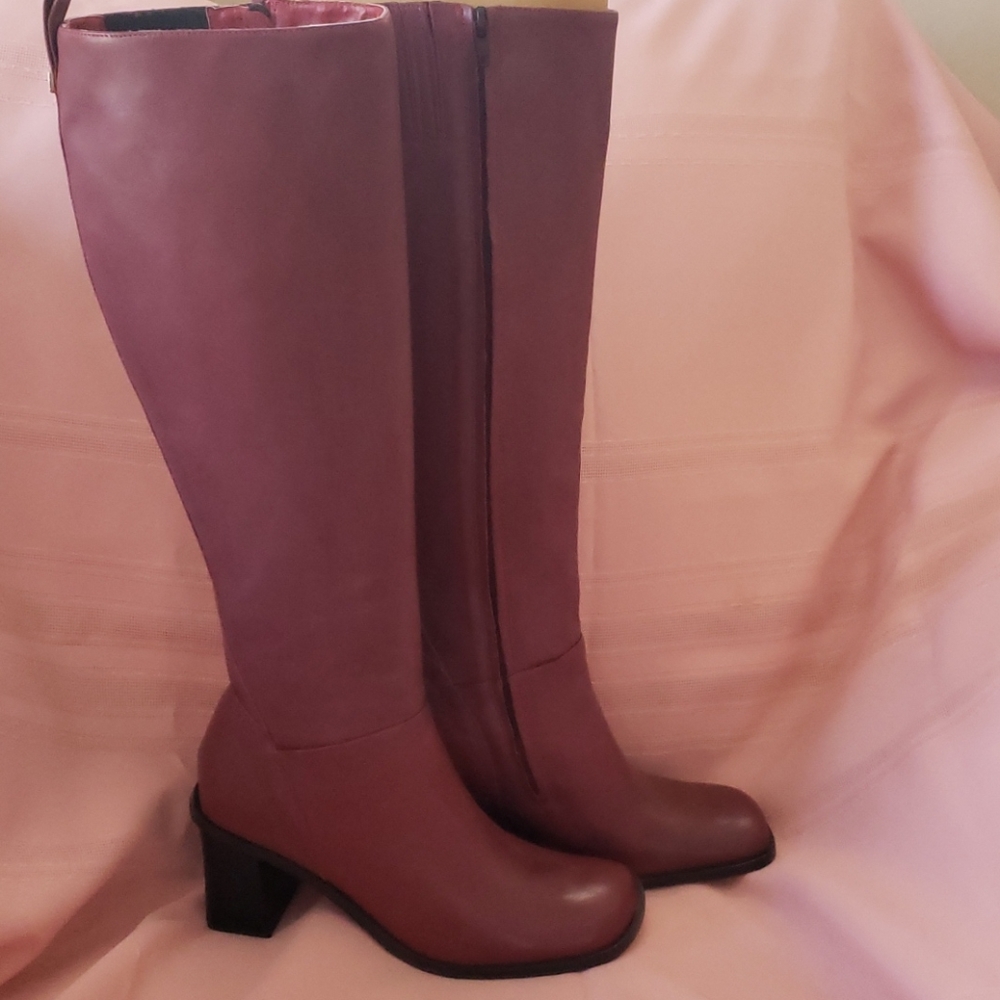 Womens boots Color as shown